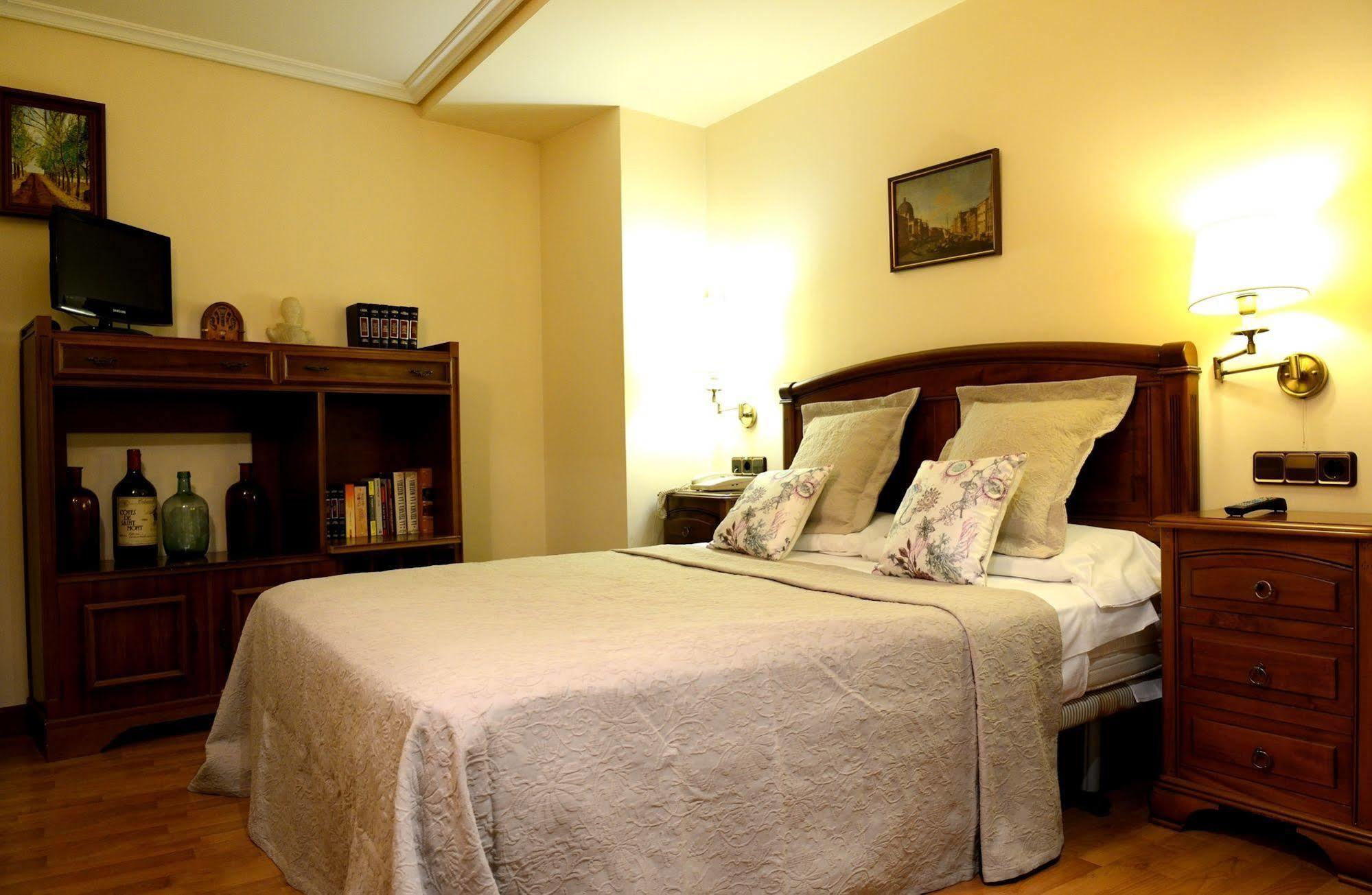 Hostal Arriazu بنبلونة المظهر الخارجي الصورة